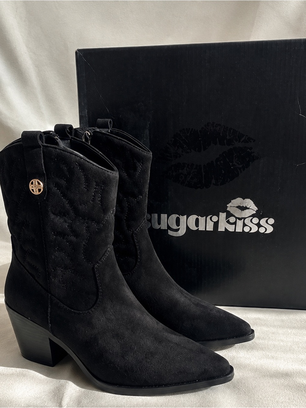 Black Western Cowboy Boots Size 10 Ankle Booties Chunky Heel & Pointed Toe Boho